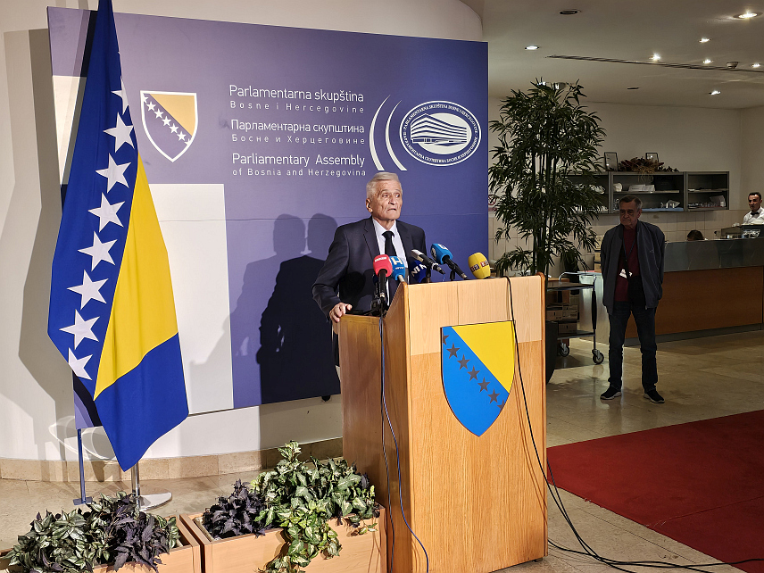 САРАЈЕВО, 27. АПРИЛА /СРНА/ - Замјеник предсједавајућег Дома народа Парламентарне скупштине БиХ Никола Шпирић на конференцији за новинаре у Сарајеву.