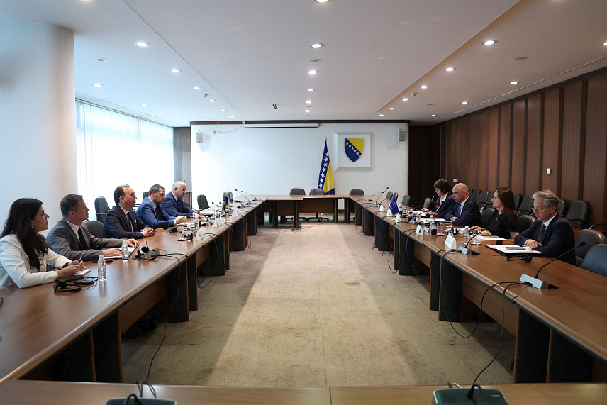 САРАЈЕВО, 27. АПРИЛА /СРНА/ - Генерални секретар Савјета Европе Ален Берсет разговарао је са члановима Колегијума Дома народа и Представничког дома Парламентарне скупштине БиХ.