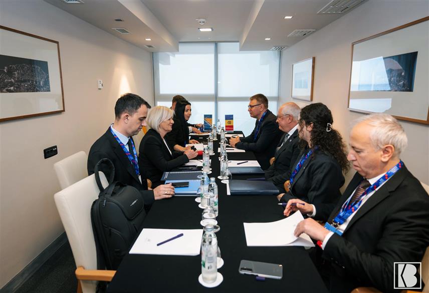 ДУБРОВНИК, 28. АПРИЛА /СРНА/ - Предсједавајућа Савјета министара Борјана Кришто разговарала је данас у Дубровнику са предсједником Владе Молдавије Александруом Мунтеануом о европском путу двије земље, а том приликом је оцијењено да су реформски процеси у фокусу рада институција обје земље.	
