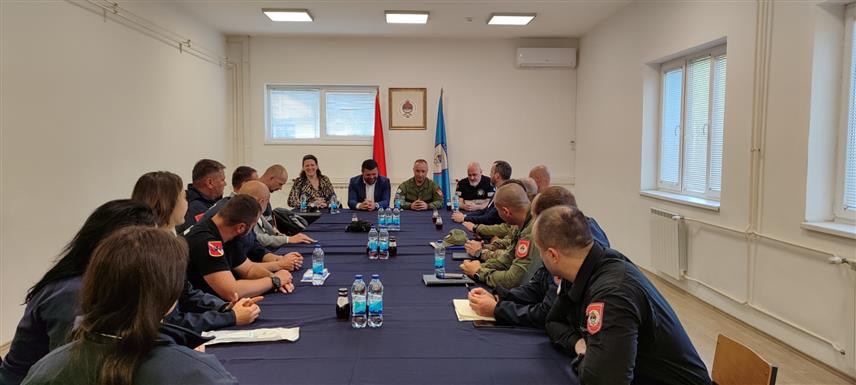 БАЊАЛУКА, 28. АПРИЛА /СРНА/ - У Центру за обуку у Залужанима почела је медицинска обука за припаднике Министарства унутрашњих послова /МУП/ Републике Српске и Републичке управе цивилне заштите, коју изводе инструктори полиције из Чешке.