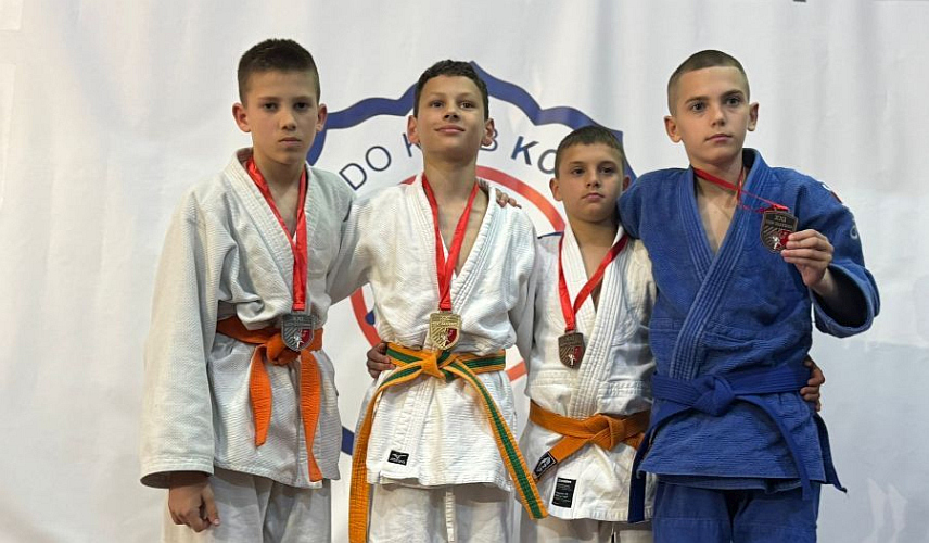 ГАЦКО, 28. АПРИЛА /СРНА/ - На 21. Међународном турниру "Куп Котора" 11 чланова Џудо клуба "Гацко" освојило је шест сребрних и три бронзане медаље у конкуренцији 430 такмичара.