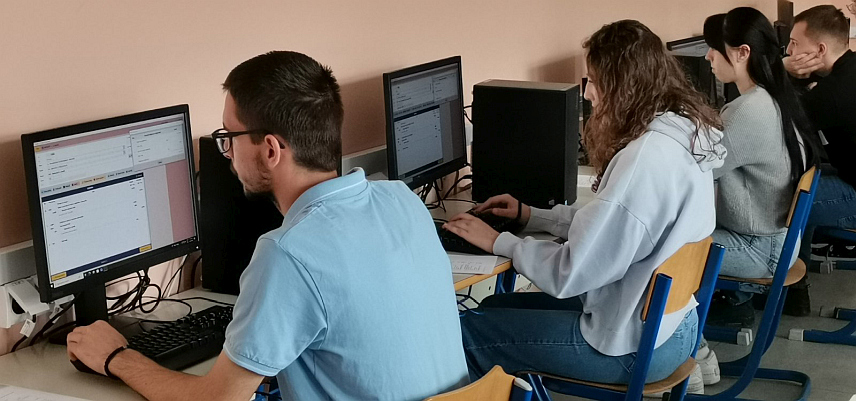 ДОБОЈ, 29. АПРИЛА /СРНА/ - Економска школа у Добоју данас је промовисала програм за учење књиговодства, који је програмирао ученик другог разреда ове школе Данијел Ђукић из Теслића.