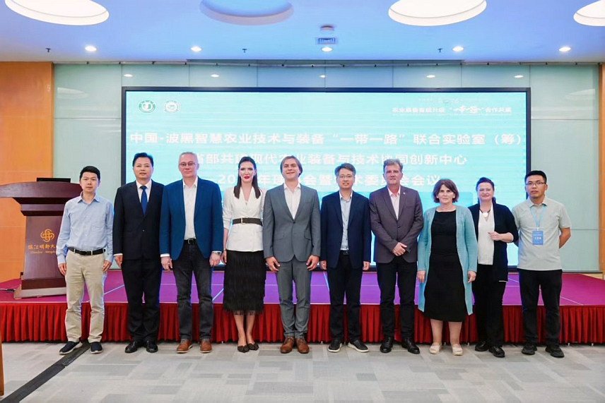 НАНКИНГ/ИСТОЧНО САРАЈЕВО, 29. АПРИЛА /СРНА/ - Представници Универзитета у Источном Сарајеву бораве у радној посјети Универзитету Ђангсу у Кини у оквиру активности на успостављању и развоју заједничке лабораторије за паметне технологије и опрему у пољопривреди.