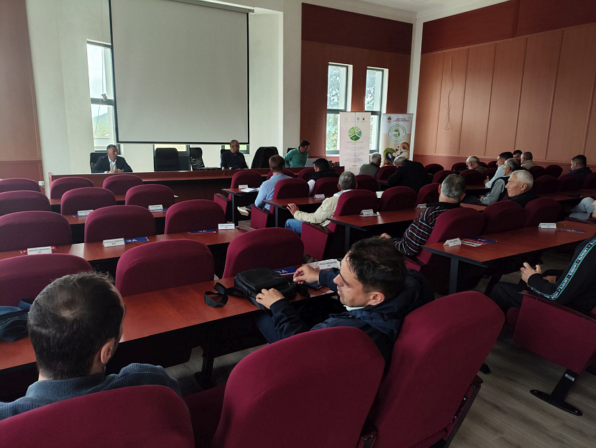 БРАТУНАЦ, 29. АПРИЛА /СРНА/ - Министарство пољопривреде, шумарства и водопривреде Републике Српске данас је у Братунцу организовало презентацију и стручно предавање о органској производњи и сертификацији органских производа за пољопривреднике са подручја ове општине.