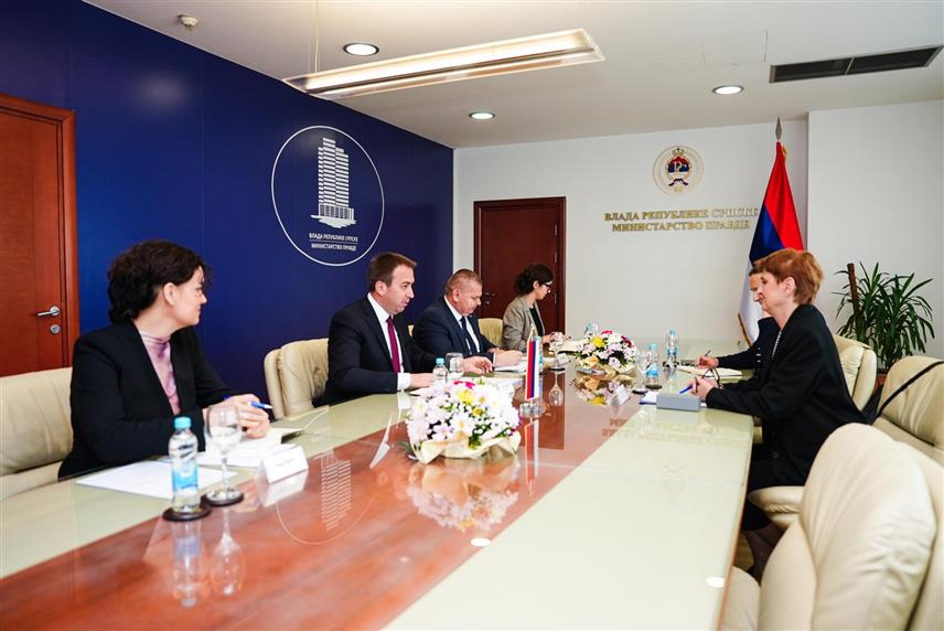 БАЊАЛУКА, 29. АПРИЛА /СРНА/ - Министар правде Републике Српске Горан Селак на састанку са представницима Савјета Европе у Бањалуци.