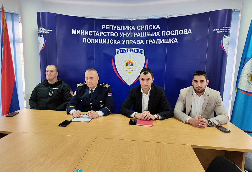 ГРАДИШКА, 2. АПРИЛА /СРНА/ -Три лица из Градишке и једно из Неума ухапшена су у акцији "Бразил", док се за још једним трага, изјавио је данас начелник Полицијске управе Градишка Слободан Торбица.