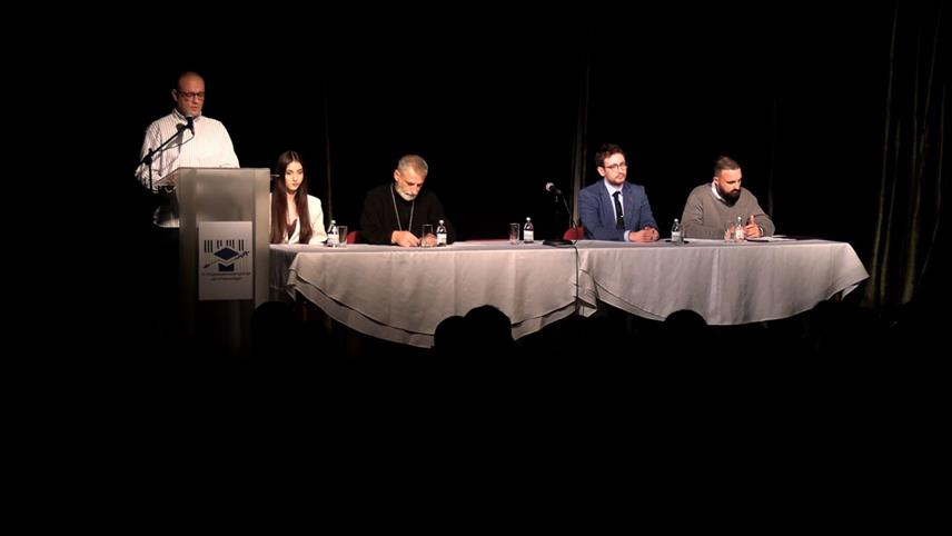 ИСТОЧНО НОВО САРАЈЕВО, 2. АПРИЛА /СРНА/ - У Источном Новом Сарајеву вечерас је одржан округли сто о теми "Изазови младих у савременом добу", а главне поруке су биле да је важно чути младе јер без разговора, едукације и превенције не могу ни да се превазиђу проблеми са којима се они суочавају.	
