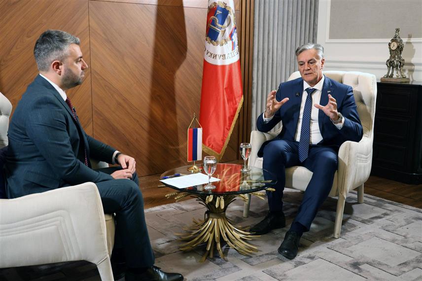 БАЊАЛУКА, 2. АПРИЛА /СРНА/ - Предсједник Републике Српске Синиша Каран рекао је за Срну да Српску види као снажну и самосталну која обавезује све да раде на њеном јачању и развоју. /фото: Борислав Здриња/ 