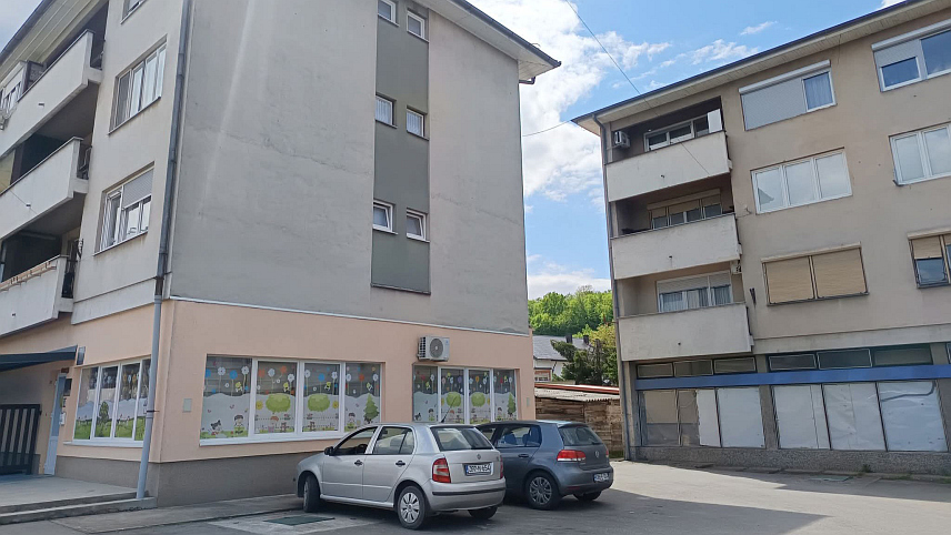 ПЕТРОВО, 30. АПРИЛА /СРНА/ - Општина Петрово купила је данас простор за потребе проширења вртића за што је 100.000 КМ обезбиједио Кабинет предсједника Републике Српске.