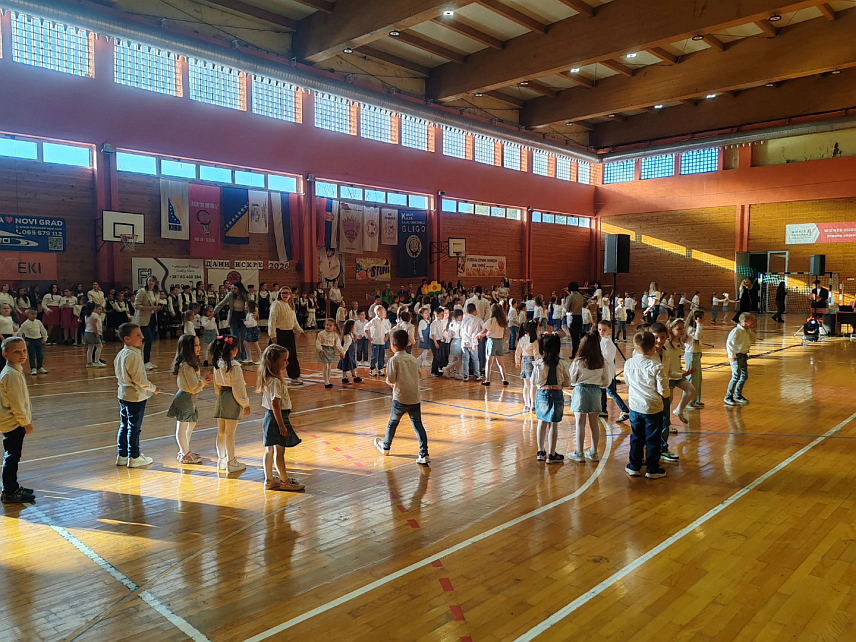 НОВИ ГРАД, 30. АПРИЛА /СРНА/ - Отварање манифестације "Дани Искре" у Новом Граду.