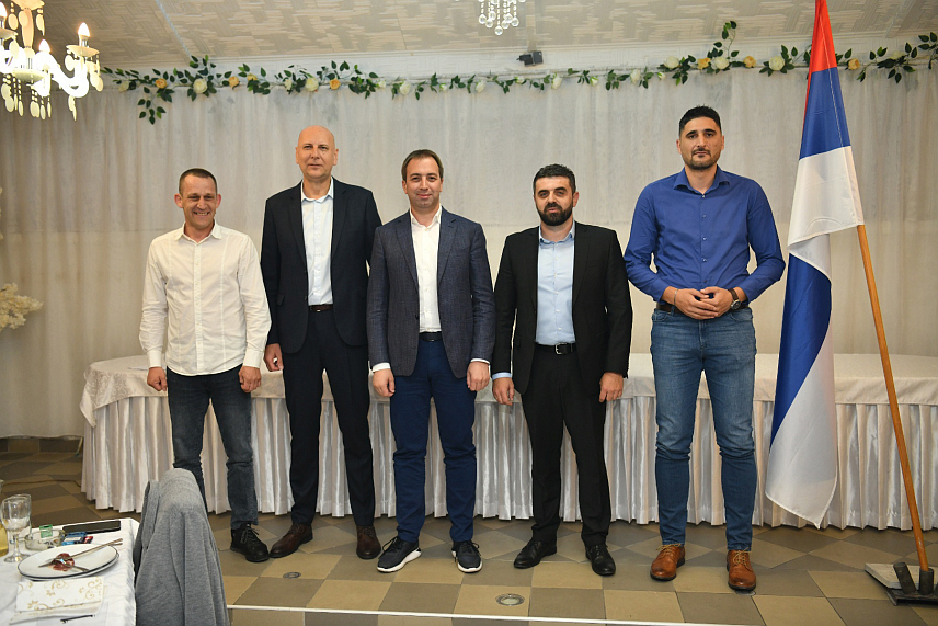 ГАЦКО, 30. АПРИЛА /СРНА/ - У Гацку је данас одржан састанак СПС-а на ком је Милош Тепавчевић изабран за шефа повјереништва Социјалистичке партије Српске у Гацку, а потврђено је и да ће носилац листе ове партије из Изборне јединице девет за Народну скупштину Републике Српске бити Максим Скоко.