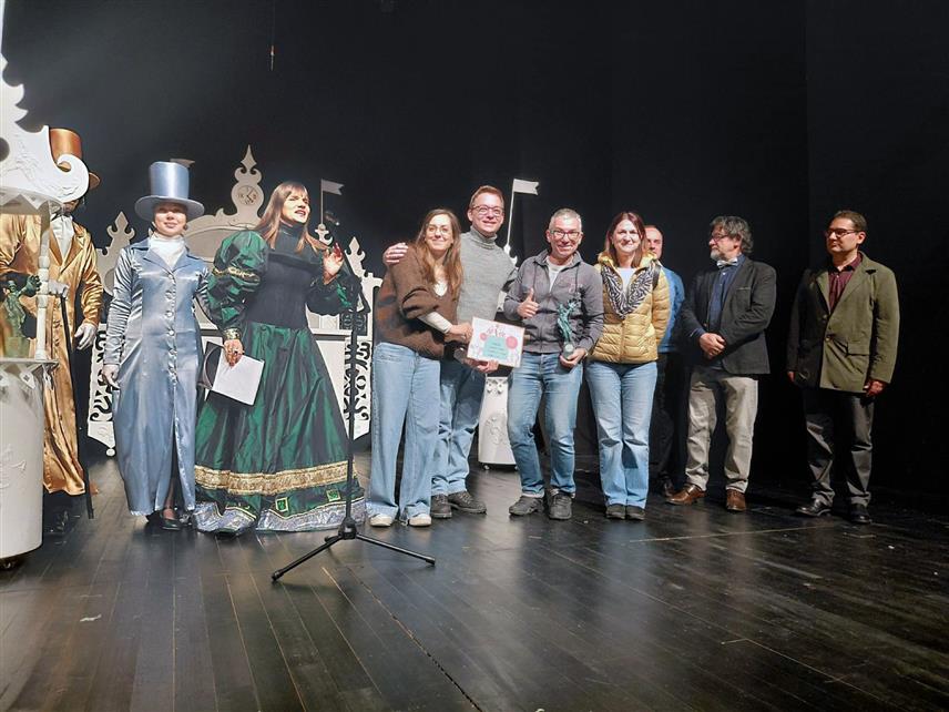 ИСТОЧНО САРАЈЕВО, 3. АПРИЛА /СРНА/ - Гран-при "Златна анима" за најбољу представу у цјелини на Међународном фестивалу професионалних позоришта за дјецу "Лут фест" освојиле су представе "Црвенкапа" новосадског Позоришта младих и "Хотел за осјећања" зрењанинског Народног позоришта "Тоша Јовановић". 