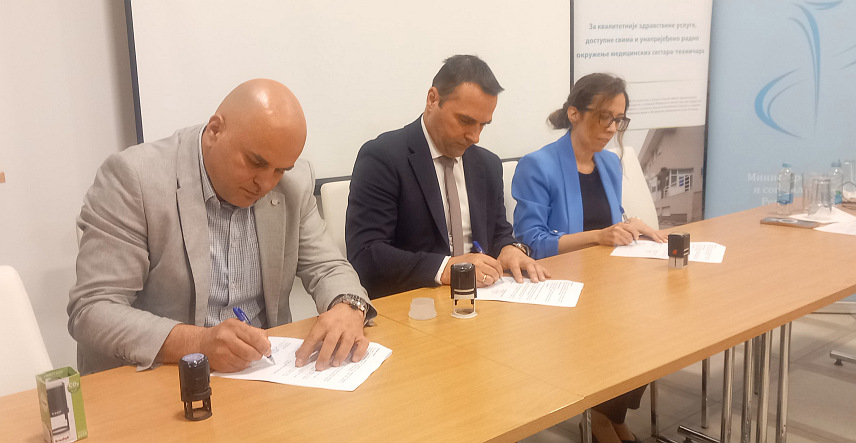 ТРЕБИЊЕ, 3. АПРИЛА /СРНА/ - Начелници општина и директори домова здравља Фоча, Билећа, Гацко, Љубиње и Невесиње потписали су данас споразуме о сарадњи у оквиру Пројекта јачања сестринства у БиХ који подржава Влада Швајцарске.