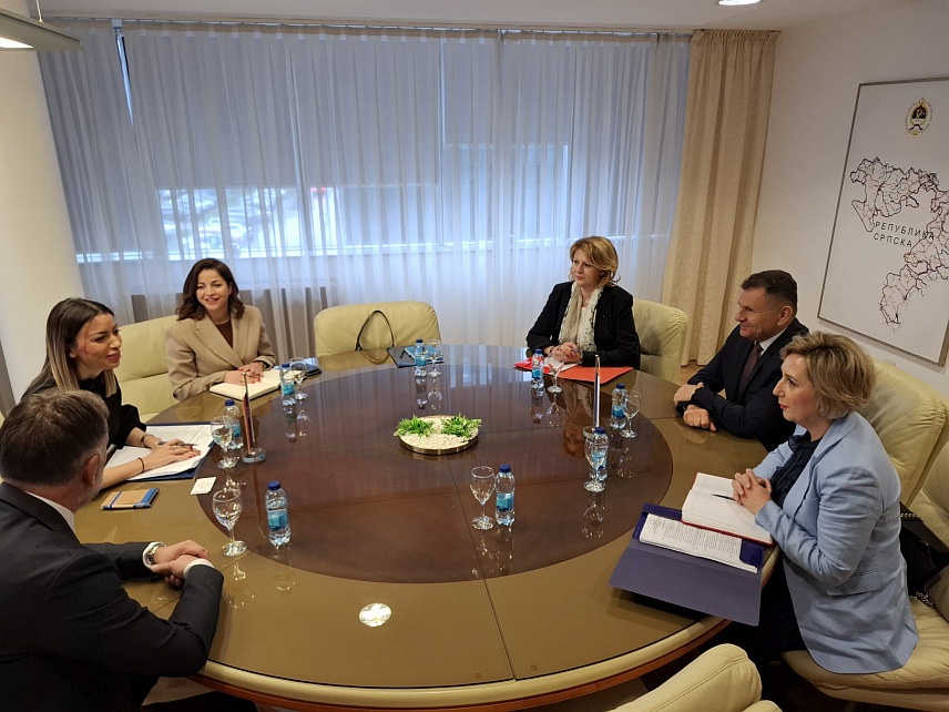 БАЊАЛУКА, 3. АПРИЛА /СРНА/ - Састанак министара привреде Републике Српске и Србије Раденка Бубића и Андријане Месаровић у Бањалуци.