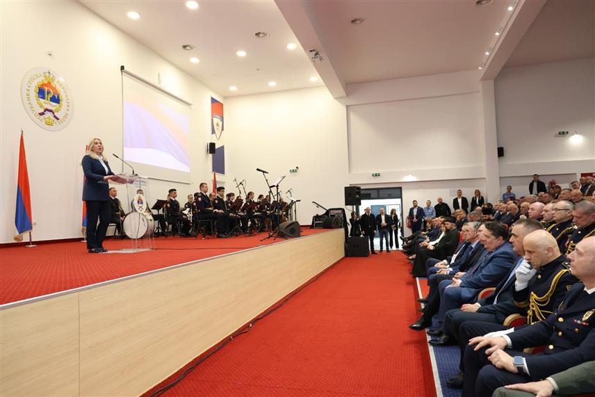 БАЊАЛУКА, 4. АПРИЛА /СРНА/ - Српски члан Предсједништва БиХ Жељка Цвијановић обраћање на централној свечаности обиљежавања Дана полиције Републике Српске у Центру за обуку у Залужанима./фото Борислав Здриња/