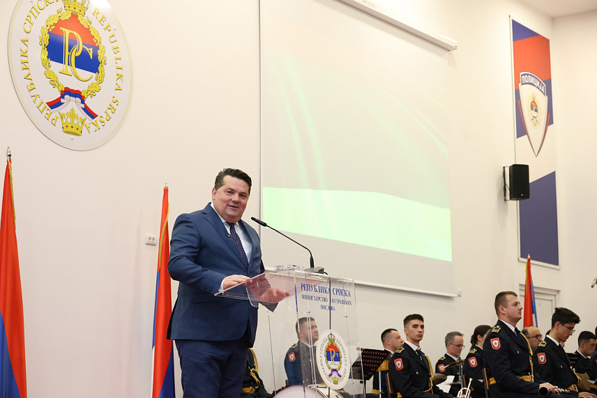 БАЊАЛУКА, 4. АПРИЛА /СРНА/ - Предсједник Народне скупштине Републике Српске Ненад Стевандић обраћање на на централној свечаности поводом Дана полиције у Центру за обуку у Залужанима./фото Борислав Здриња/