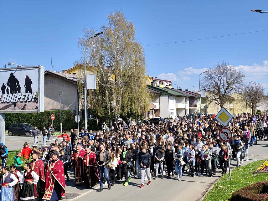 ГРАДИШКА, 4. АПРИЛА /СРНА/ - У Градишци је и ове године свечано обиљежена Лазарева субота, празник у народу познат као Врбица. Свечана литија кренула је испред Основне школе "Данило Борковић" гдје су се окупили бројни грађани и дјеца која су носила гранчице врбе, у спомен свечаног уласка Господа Исуса Христа у Јерусалим.