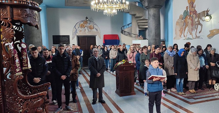 ДРВАР, 5. АПРИЛА /СРНА/ – У Храму Светог Саве у Дрвару данас је свечано обиљежен празник Цвијети, који симболизује улазак Господа Исуса Христа у Јерусалим.