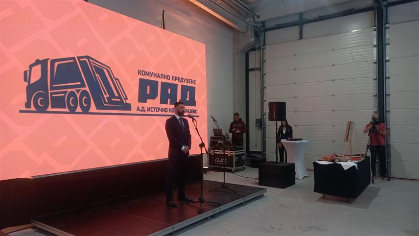 ИСТОЧНО НОВО САРАЈЕВО, 7. АПРИЛА /СРНА/ - У Источном Новом Сарајеву данас су свечано отворене нове просторије Комуналног предузећа "Рад" и прослављена крсна слава - Благовијести.