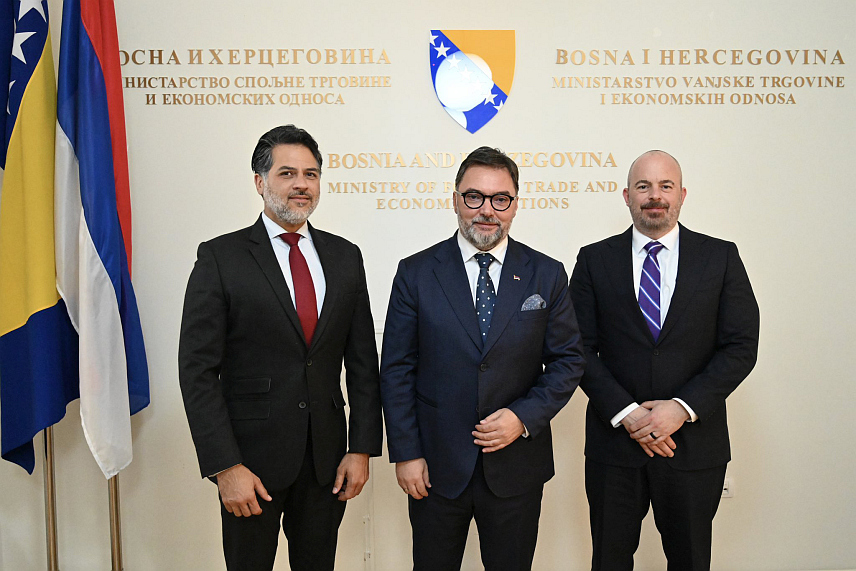 САРАЈЕВО, 8. АПРИЛА /СРНА/ - Министар спољне трговине и економских односа у Савјету министара Сташа Кошарац одржао је данас у Сарајеву радни састанак са посебним изаслаником Министарства енергетике САД Џошуом Волцом о имплеменцији енергетских пројеката са акцентом на пројекат "Јужна интерконекција".