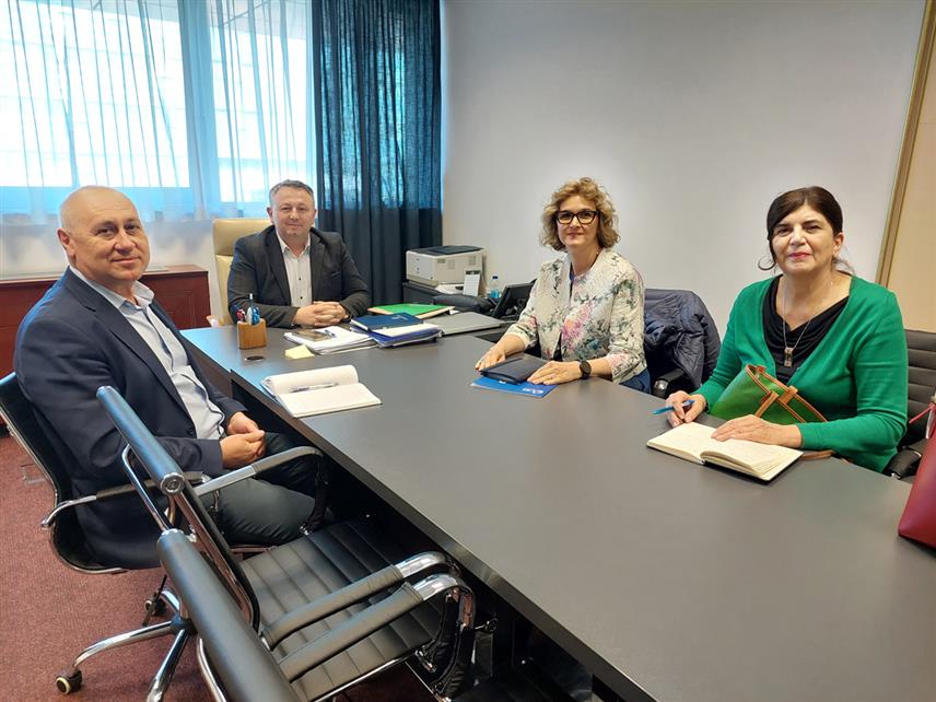 БАЊАЛУКА, 9. АПРИЛА /СРНА/ - Вршилац дужности директора Републичког секретаријата за расељена лица и миграције Слађан Јовић најавио је наставак досадашње успјешне сарадње са америчком невладином организацијом "Католичка служба за помоћ" за Балкан и источну Европу.