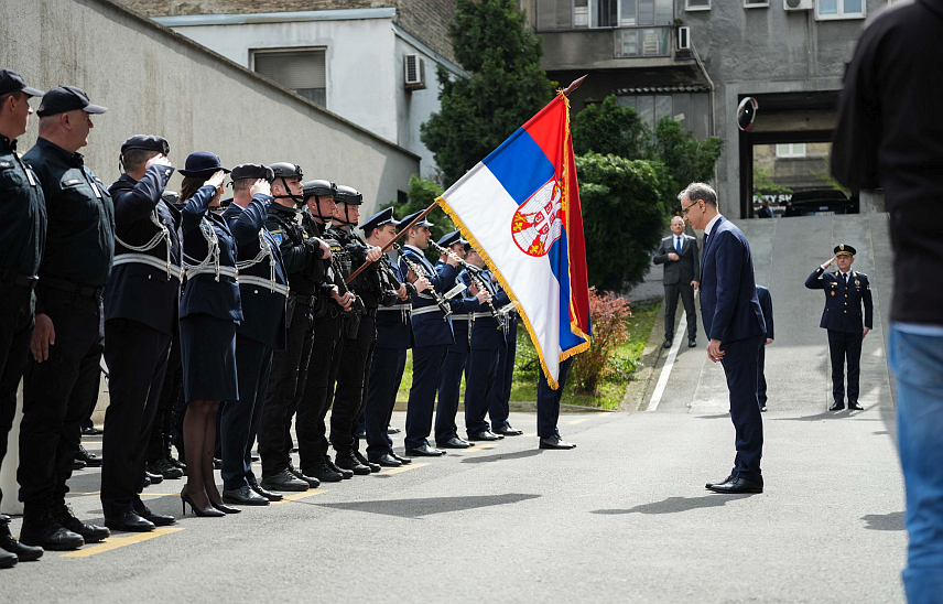 БЕОГРАД, 9. АПРИЛА /СРНА/ - Премијер Србије Ђуро Мацут на свечаности обиљежавања Дана Јединице за обезбеђење личности и објеката у Београду.