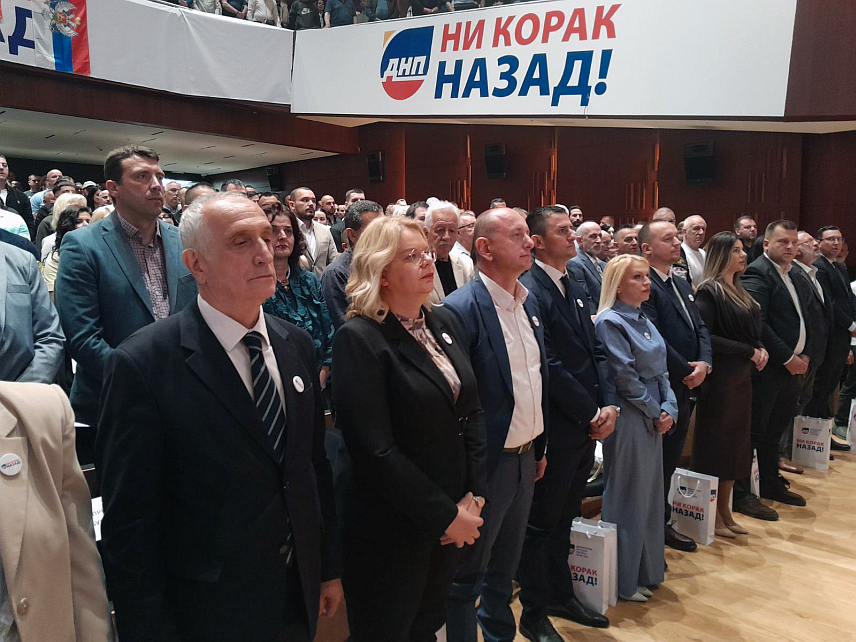 ПОДГОРИЦА, 10. МАЈА /СРНА/ - Политички скуп Демократске народне партије /ДНП/ одржан данас у Подгорици на коме је присуствовао предсједник ДНП-а Милан Кнежевић..