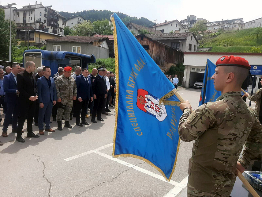 ФОЧА, 10. МАЈА /СРНА/ - Служењем парастоса погинулим и преминулим полицајцима, у Фочи је обиљежена 31. годишњица оснивања Деветог /фочанског/ одреда Специјалне бригаде полиције Републике Српске, којој је присуствовао и министар унутрашњих послова Жељко Будимир.