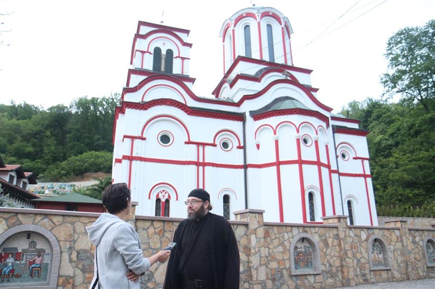 БЕОГРАД, 11. МАЈА /СРНА/ - Игуман манастира Тумане Димитрије поручио је да Срби треба да схвате да је њихова отаџбина царство Божије и да тако живе, понашају се и у свему што раде да буду достојни, достојанствени и одани својој светој православној вјери.