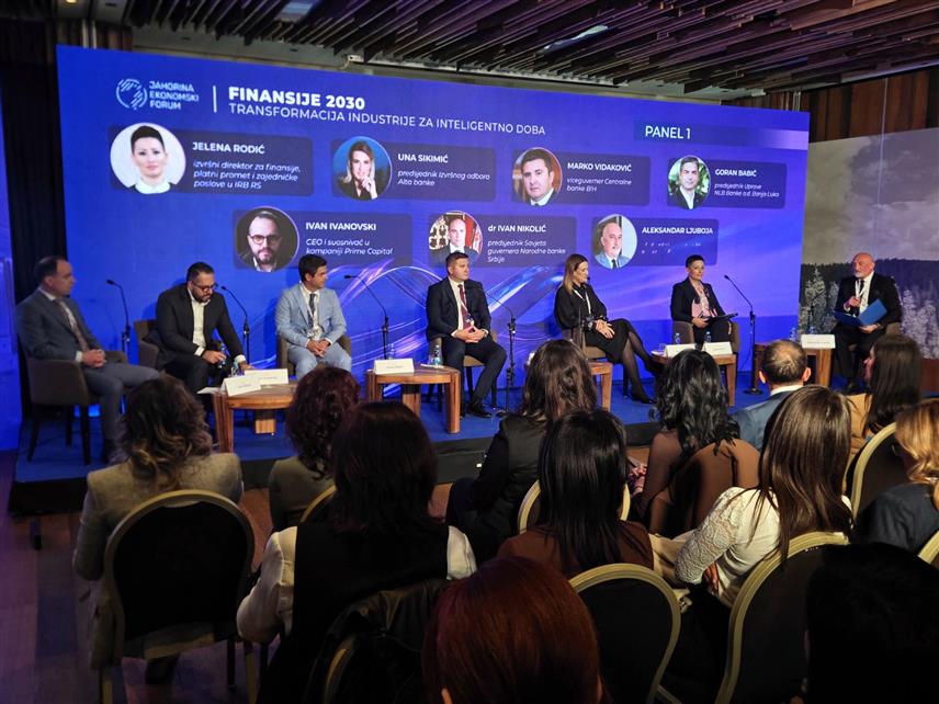 ЈАХОРИНА, 12. МАЈА /СРНА/ - Дигитализација доноси неминовну трансформацију у пословању банака и она ће, осим самог банкарског сектора, укључити клијенте и привреду, речено је на Јахорина економском форуму на панелу "Финансије 2030 – трансформација индустрије за интелигентно доба".