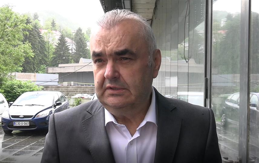 САРАЈЕВО, 12. МАЈА /СРНА/ - Министар саобраћаја и веза Републике Српске Зоран Стевановић потписао је данас у Сарајеву са Европском банком за обнову и развој /ЕБРД/ кредитни меморандум од 40 милиона евра и додатних четири милиона евра гранта за пројектовање и рехабилитацију саобраћајница у Републици Српској.