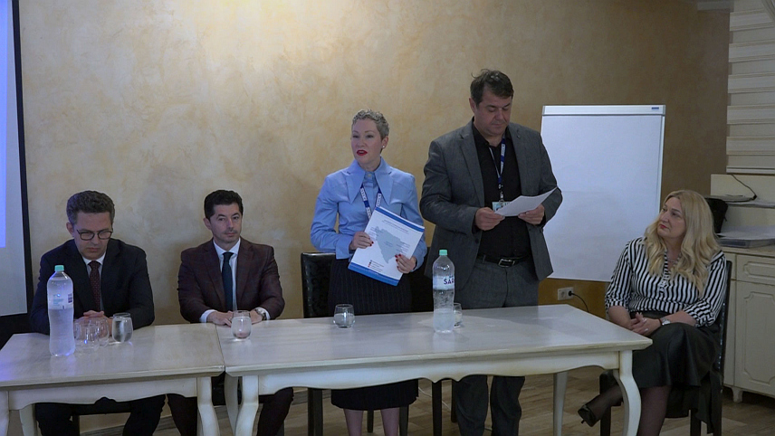 БРЧКО, 12. МАЈА /СРНА/ - У Брчком је данас почела тродневна обука за просвјетне раднике о примјени курикуларне реформе, која предвиђа прелазак са традиционалног модела учења на систем фокусиран на исходе знања и компетенције ученика.