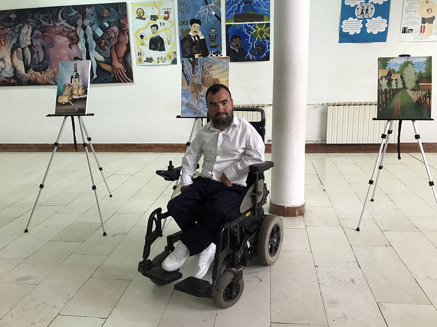 МИЛИЋИ, 12. МАЈА /СРНА/ - Изложбом слика Младена Секулића у Средњошколском центру "Милутин Миланковић" у Милићима је вечерас почело обиљежавање традиционалне манифестације "Дани Милутина Миланковића", која је организована у част рођења научника по коме Центар носи име.