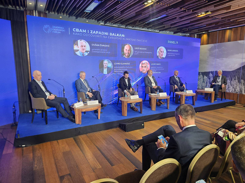 ЈАХОРИНА, 13. МАЈА /СРНА/ - Увођење Механизама ЕУ за прекогранично прилагођавање угљеника /ЦБАМ/ у великој мјери је оптеретило пословање произвођача електричне енергије у земљама региона, због чега све више на важности добија производња из обновљивих извора, речено је на панелу Јахорина економског форума.