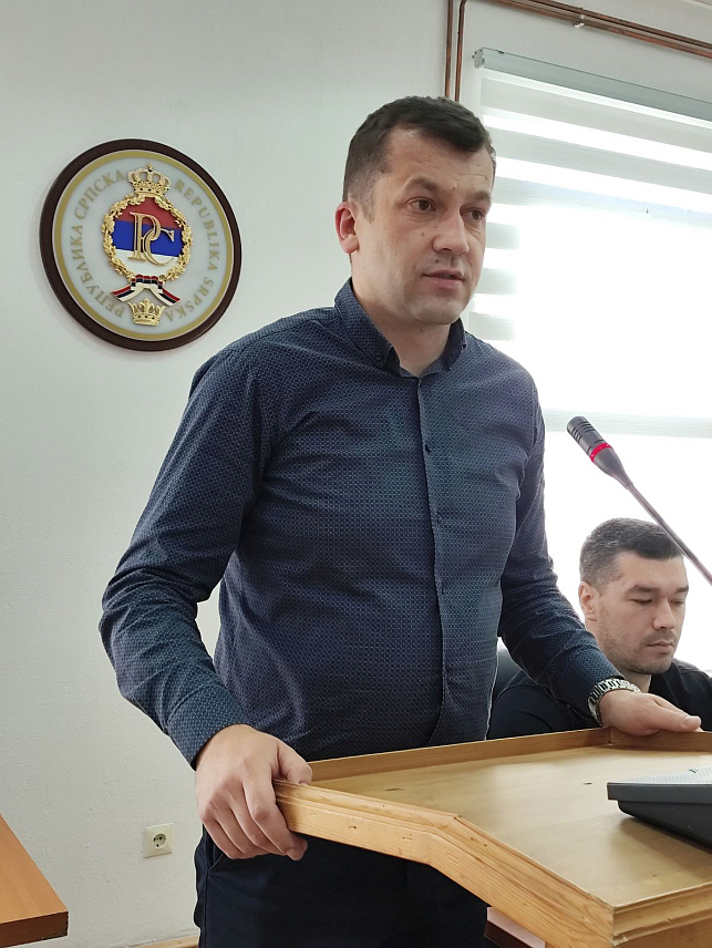 БРАТУНАЦ/СРЕБРЕНИЦА, 14. МАЈА /СРНА/ - Начелник општине Сребреница Милош Вучић данас је потврдио новинарима да ће и ова општина сносити већину трошкова матурске забаве за 79 свршених средњошколаца.