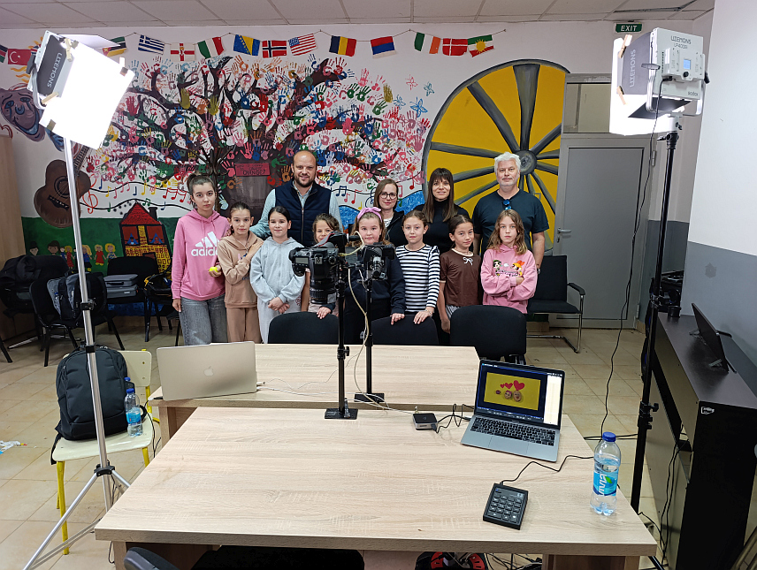 ИСТОЧНО САРАЈЕВО, 18. МАЈА /СРНА/ - У Власеници, Шековићима и Братунцу успјешно је завршен Филмски караван "Повратак филму", који је реализовала Продукција "Први кадар" из Источног Сарајева, уз подршку Министарства просвјете и културе Републике Српске.