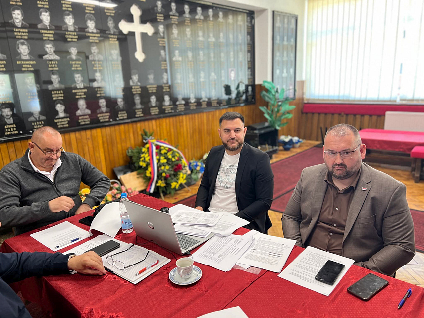 СРБАЦ, 18. МАЈА /СРНА/ - Сједница Редакционог одбора за израду споменице која ће представљати трајно признање погинулим борцима Војске Републике Српске /ВРС/ из општине Србац.
