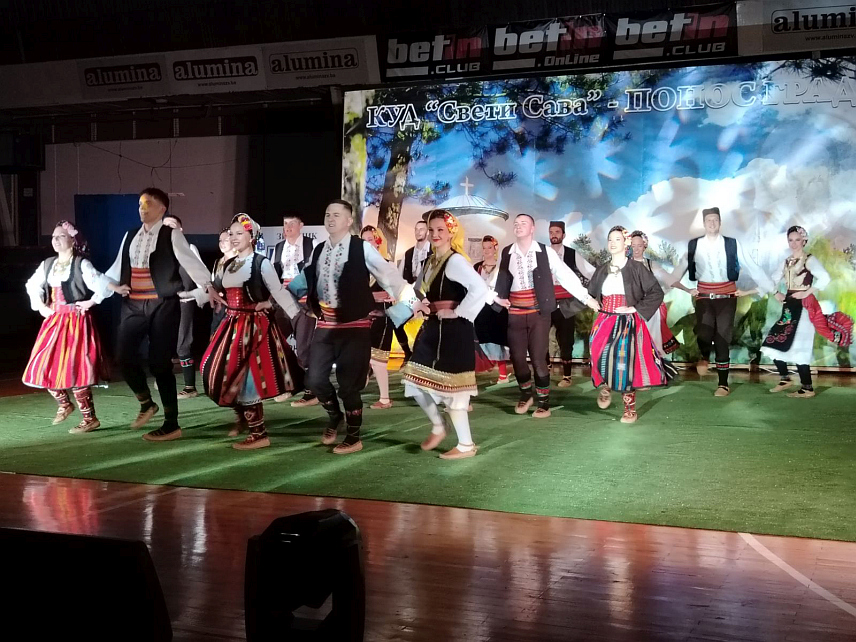 ЗВОРНИК, 1. МАЈА /СРНА/ - Чланови Културно-умјетничког друштва /КУД/ "Свети Сава" из Зворника одржали су традиционални годишњи концерт на коме је наступило око 300 учесника од школе фолклора до извођачког ансамбла и вокалних солиста.