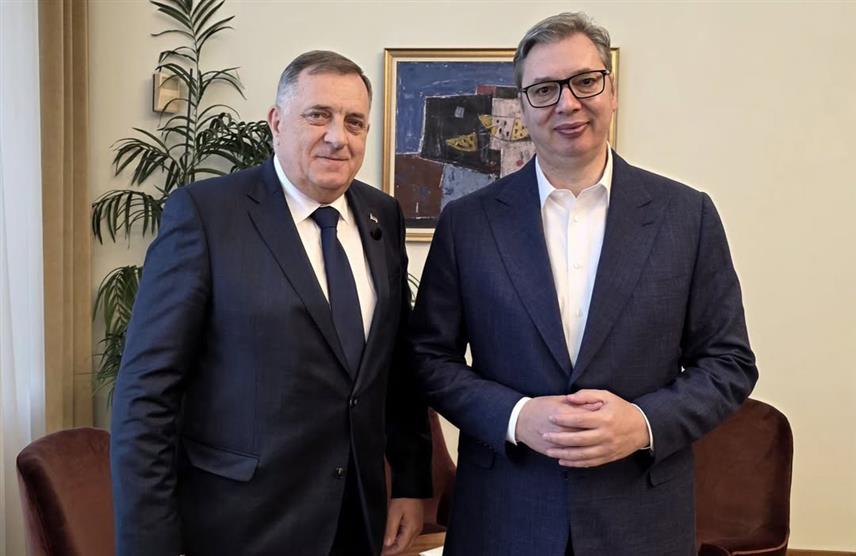 БЕОГРАД, 20. МАЈА /СРНА/ - Предсједник Србије Александар Вучић и лидер СНСД-a Милорад Додик разговарали су у Београду о изградњи меморијалног центра Доња Градина, а у наредним данима најављене су важне одлуке о том питању.