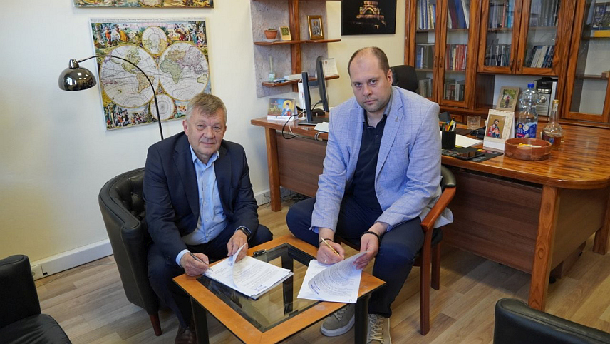 БЕОГРАД, 20. МАЈА /СРНА/ - Декани Факултета безбједносних наука Универзитета у Бањалуци Предраг Ћеранић и Факултета безбедности Универзитета у Београду Младен Милошевић потписали су Анекс споразума о сарадњи, који ће, између осталог, омогућити и извођење практичне наставе из различитих области безбједности.