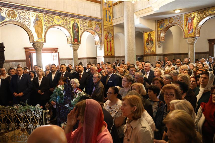 БАЊАЛУКА, 21. МАЈА /СРНА/ - Највиши званичници Републике Српске присуствују Светој архијерејској литургији у бањалучком Храму Христа Спаситеља поводом крсне славе града Бањалука – Спасовдана.