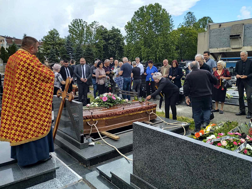 БАЊАЛУКА, 21. МАЈА /СРНА/ - Дугогодишњи предсједник бањалучког Удружења логораша Другог свјетског рата Добрила Кукољ сахрањена је данас на гробљу Свети Пантелија у Бањалуци у присуству чланова породице, Удружења и бројних поштовалаца.