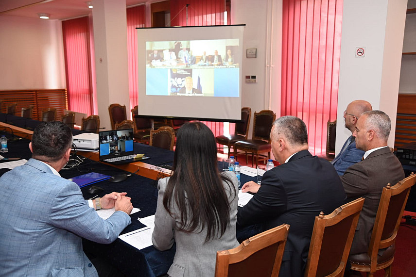 БАЊАЛУКА, 21. МАЈА /СРНА/ - Посланици Народне скупштине Републике Српске и представници Савјета Федерације Федералне скупштине Руске Федерације су путем видео-конференције учествовали у раду округлог стола о теми "Лекције Другог свјетског рата, нови изазови данашњице - препород нацизма".
