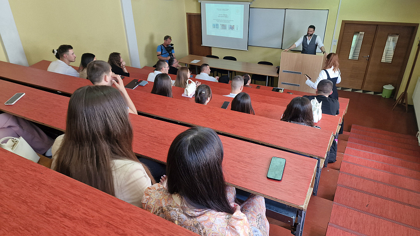 БРЧКО, 21. МАЈА /СРНА/ - Виши стручни сарадник у Народној банци Србије /НБС/ Ранко Станојевић одржао је данас предавање о фалсификатима новца на Економском факултету у Брчком.