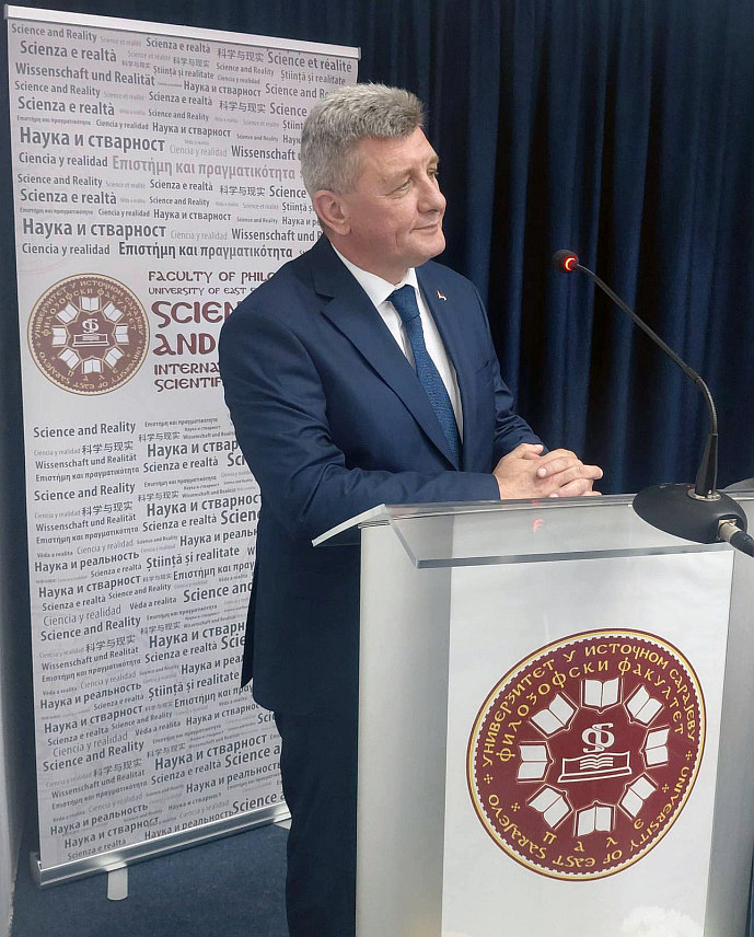 ПАЛЕ, 23. МАЈА /СРНА/ - Министар за научнотехнолошки развој и високо образовање Републике Српске Драга Мастиловић на отварању Међународног научног скупа "Наука и стварност" Филозофског факултета Универзитета у Источном Сарајеву на Палама.