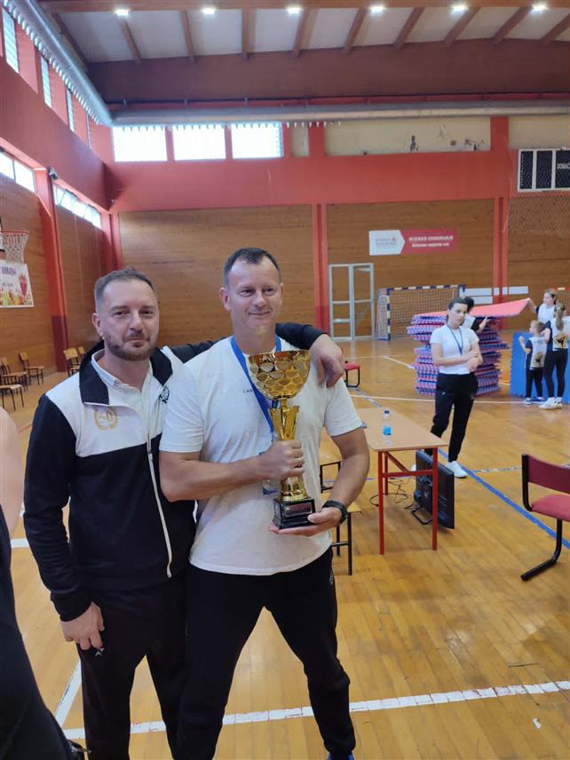 НОВИ ГРАД, 23. МАЈА /СРНА/ - Карате клуб "Уракен" из Приједора побједник је 16. Меморијалног карате турнира "Рајко и Младен Црнобрња", који је одржан данас у Новом Граду.