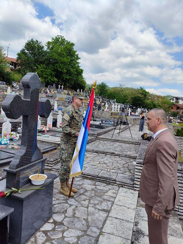БРАТУНАЦ, 24. МАЈА /СРНА/ - Игманска бригада Војске Републике Српске је уз велике жртве одбранила српски народ и Хаџиће, али се не смије заборавити да су послије потписивања Дејтонског споразума морали да напусте ту територију и живот наставе у другим крајевима, истакнуто је на обиљежавању Дан бригаде у Братунцу.
