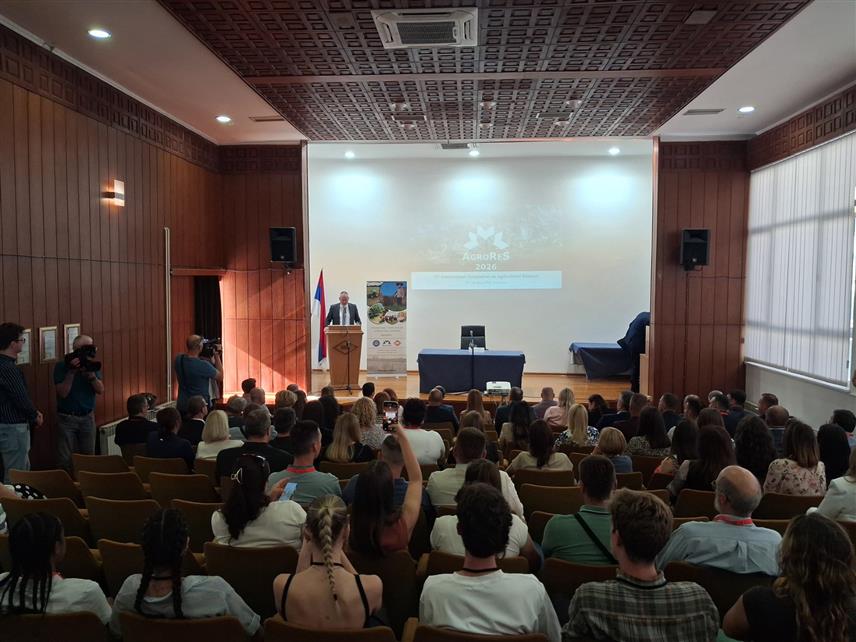 TРЕБИЊЕ, 25. МАЈА /СРНА/ - Међународни симпозијум пољопривредних наука "АгроРес 2026" отворен је данас у Tребињу, а за скуп је стигло око 650 радова аутора и коаутора из 22 земље свијета.