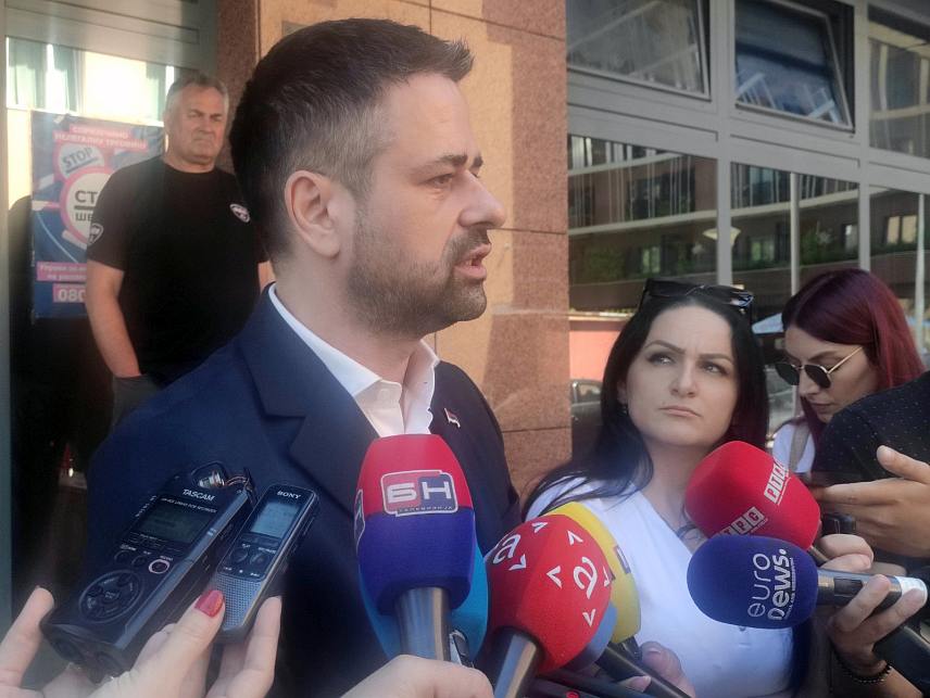 БАЊАЛУКА, 26. МАЈА /СРНА/ - Предсједник Управног одбора Управе за индиректно опорезивање /УИО/ БиХ Срђан Амиџић рекао је да чињеница да данашњој сједници овог тијела нису присуствовали чланови из Федерације БиХ /ФБиХ/ најбоље приказује њихов негативан однос према рјешавању битних питања за све грађане у БиХ, те истакао да се показало да је БиХ спала на Републику Српску.