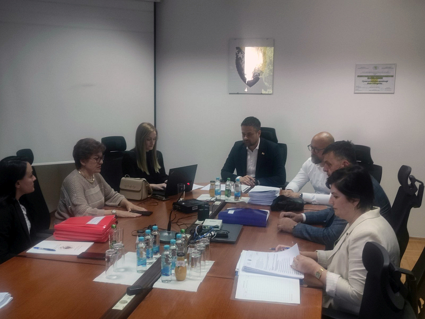 БАЊАЛУКА, 26. МАЈА /СРНА/ - Сједница Управног одбора Управе за индиректно опорезивање /УИО/ БиХ, на којој је требало да буде ријечи о граничном прелазу Градишка, није одржана због недоласка чланова Управног одбора из Федерације БиХ /ФБиХ/.